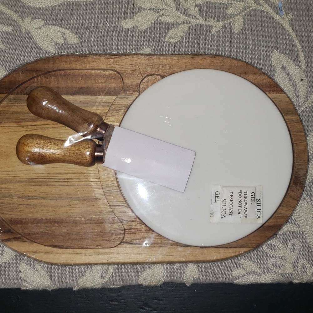 GOURMET WOOD & CERAMIC CHEESE BOARD GIFT SET